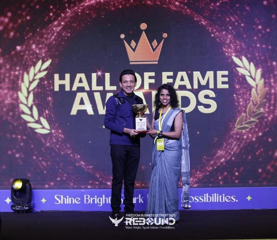 Dr. Savitha Krishnamurthy receiving the Hall of Fame award